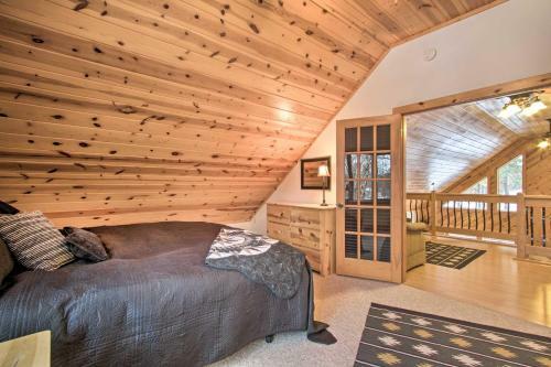 Exceptional Home With Deck About 3 Miles To Sand Valley