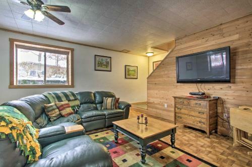 Exceptional Home With Deck About 3 Miles To Sand Valley