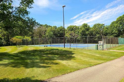 Exceptional Home With Deck About 3 Miles To Sand Valley