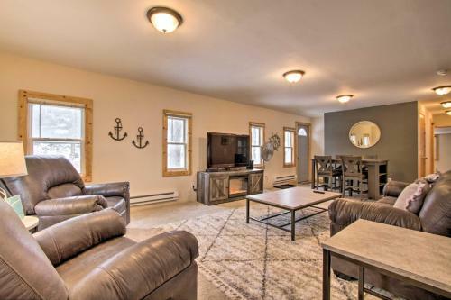 Well-appointed Onalaska Cabin - Walk To Lake!