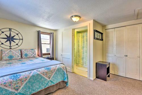 Quaint 1-bedroom House On South Center Lake!