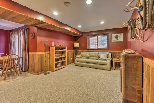 Pet-friendly Oxford Getaway With Yard And Grill!