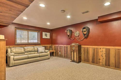 Pet-friendly Oxford Getaway With Yard And Grill!