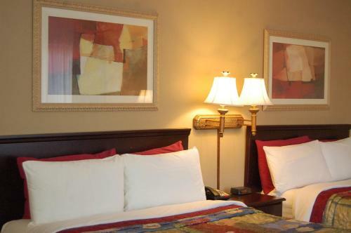 Hotel Golden Manor Inn & Suites