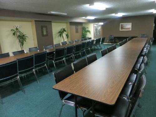 Hotel Golden Manor Inn & Suites