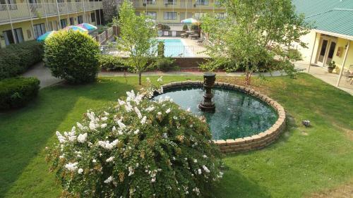 Hotel Golden Manor Inn & Suites