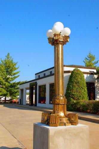 Hotel Golden Manor Inn & Suites