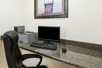Hotel Days Inn & Suites Des Moines Airport
