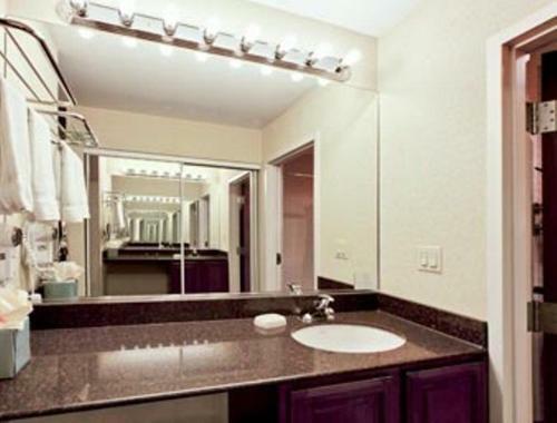Hotel The Lotus Suites At Midlane Golf Resort