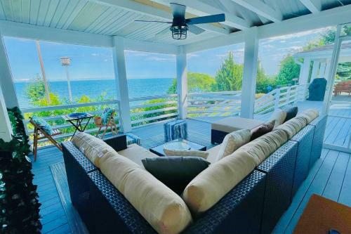 Luxe Waterfront Home On Lake Michigan With Deck