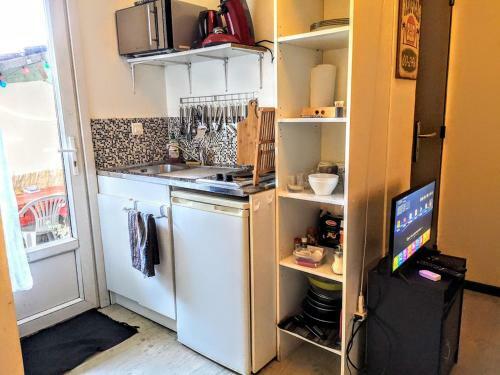 Hostal Petit Studio 13 M2 Avec Terrasse 15 Mn Centre Nimes