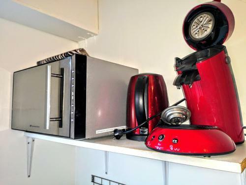 Hostal Petit Studio 13 M2 Avec Terrasse 15 Mn Centre Nimes