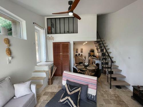 Jolie Annexe Du Mas Dans Le C?ur de La Garrigue N�moise