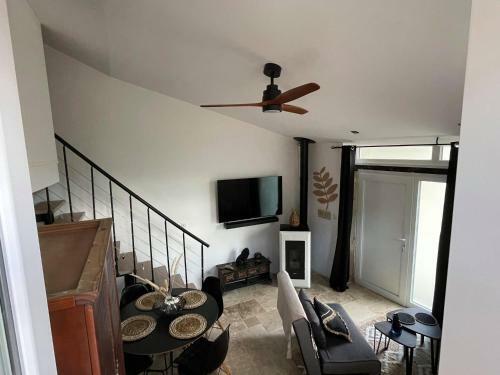 Jolie Annexe Du Mas Dans Le C?ur de La Garrigue N�moise