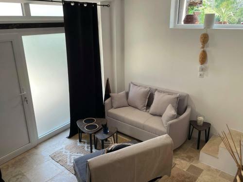 Jolie Annexe Du Mas Dans Le C?ur de La Garrigue N�moise
