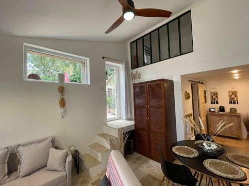 Jolie Annexe Du Mas Dans Le C?ur de La Garrigue N�moise