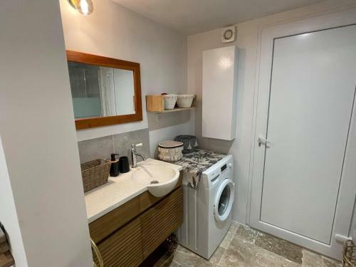 Jolie Annexe Du Mas Dans Le C?ur de La Garrigue N�moise