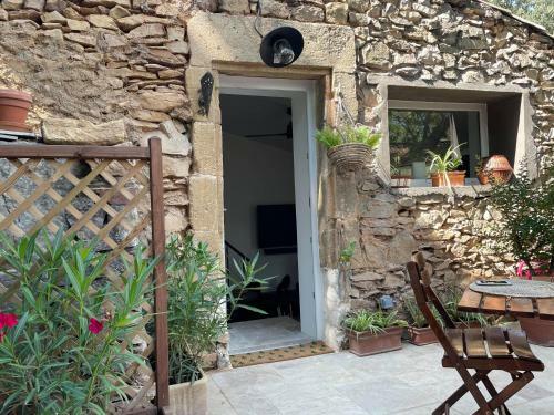 Jolie Annexe Du Mas Dans Le C?ur de La Garrigue N�moise