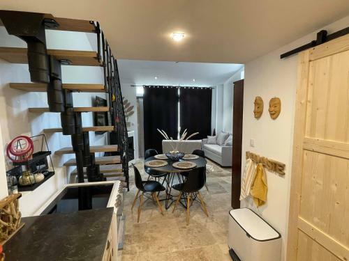 Jolie Annexe Du Mas Dans Le C?ur de La Garrigue N�moise