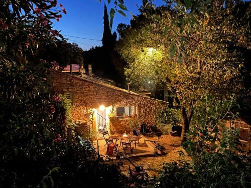 Jolie Annexe Du Mas Dans Le C?ur de La Garrigue N�moise