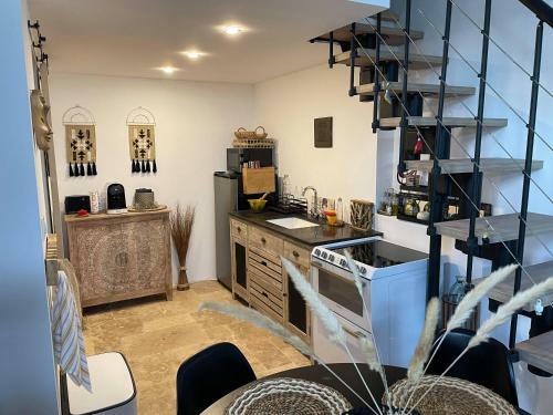 Jolie Annexe Du Mas Dans Le C?ur de La Garrigue N�moise