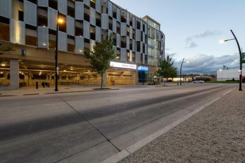 Apartamento Flexhome Skywalk To Fiserv U2 Rooftopgymparking