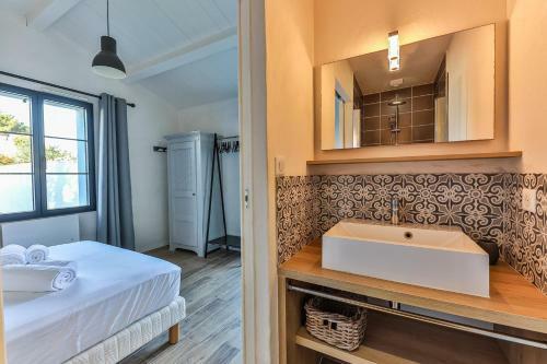 Jolie Maison Avec Piscine Et D�pendance