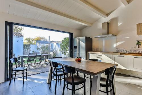 Jolie Maison Avec Piscine Et D�pendance