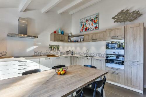 Jolie Maison Avec Piscine Et D�pendance