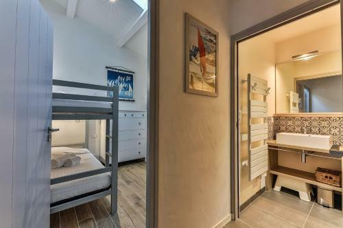 Jolie Maison Avec Piscine Et D�pendance