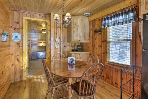 Charming Lost Lake Cabin Fish, Boat And Hunt!