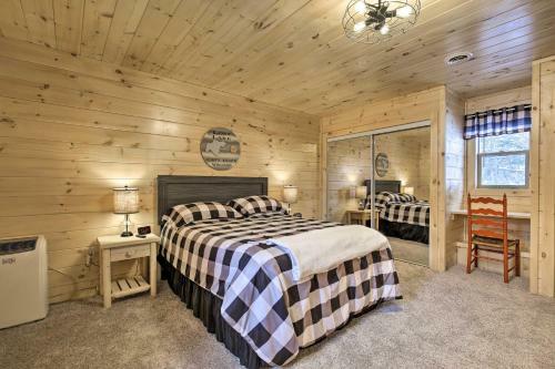 Charming Lost Lake Cabin Fish, Boat And Hunt!