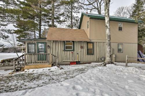 Charming Lost Lake Cabin Fish, Boat And Hunt!
