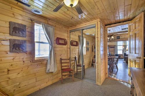 Charming Lost Lake Cabin Fish, Boat And Hunt!