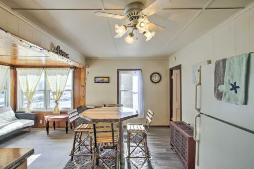 Quaint And Pet-friendly Cabin On Shawano Lake!