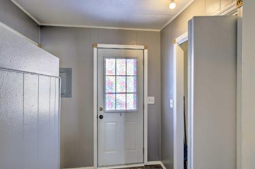 Quaint And Pet-friendly Cabin On Shawano Lake!
