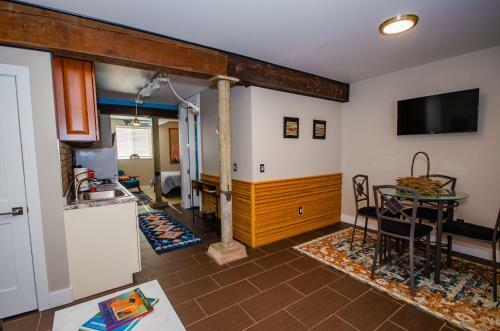 Hotel Tobacco Warehouse Inn