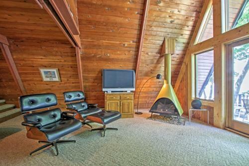 Lakefront Lake Pepin Cottage With Deck-steps To Beach