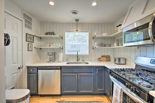 Charming Twin Lakes Hideaway With Private Yard!