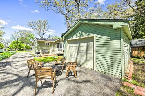 Charming Twin Lakes Hideaway With Private Yard!