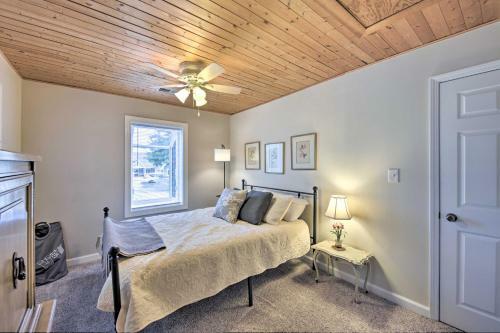 Charming Twin Lakes Hideaway With Private Yard!
