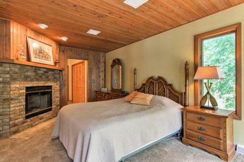 Lakefront Waupaca Home With Pool Table, Dock And Views!