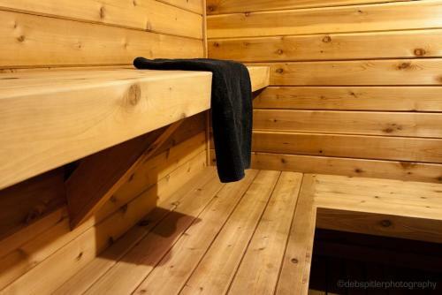 Grandview Lakeside Log Lodge