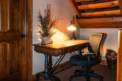 Grandview Lakeside Log Lodge