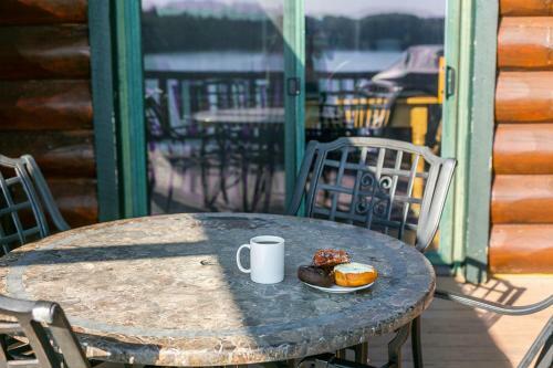 Grandview Lakeside Log Lodge