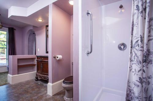 Classic Sturgeon Bay Home, Walk To Waterfront