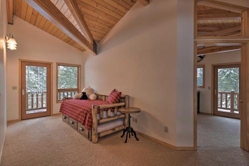 Spacious Alpine Cabin With Fireplace And Deck!