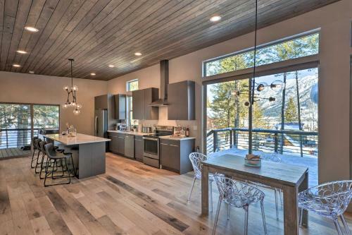 Luxury Mountainside Chalet With Stunning Views