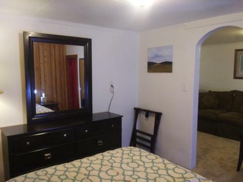 Apartamento 137 1/2 W. 1st St