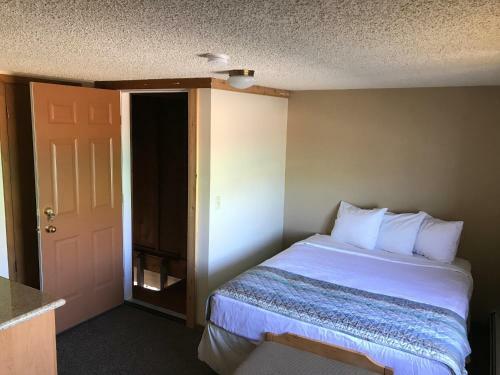 Motel Western 6 Gun